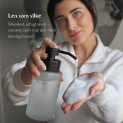 Len som silke: silkeslent, luftigt skum från Elico handtvål i glasdispenser, varsamt även mot den känsligaste huden